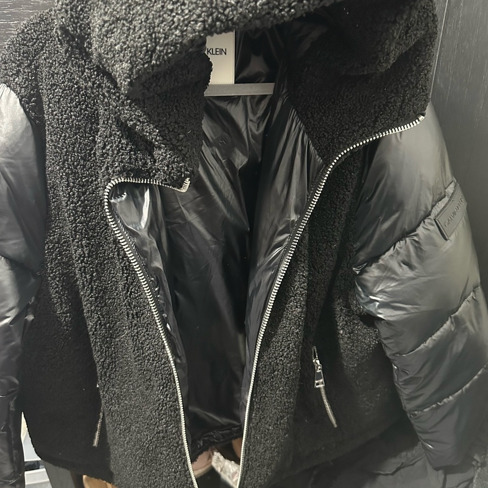 Calvin Klein women’s Black Puffer Jacket Sherpa accents